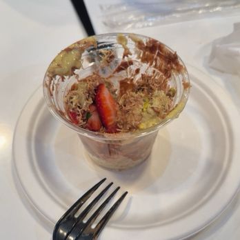 Deccan Bites - Dubai Strawberry Chocolate Cup - Halal Near Me - San Diego, California