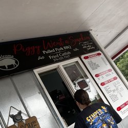 Piggy Went A Smokin BBQ - Walk up window