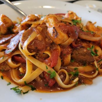 Elizabeth's Bar & Restaurant - Giobatto: Chicken, veal, hot sausage, onions, red peppers, spicy veal glaze sauce over Fettuccine. - Italian Near Me - East Windsor, Connecticut