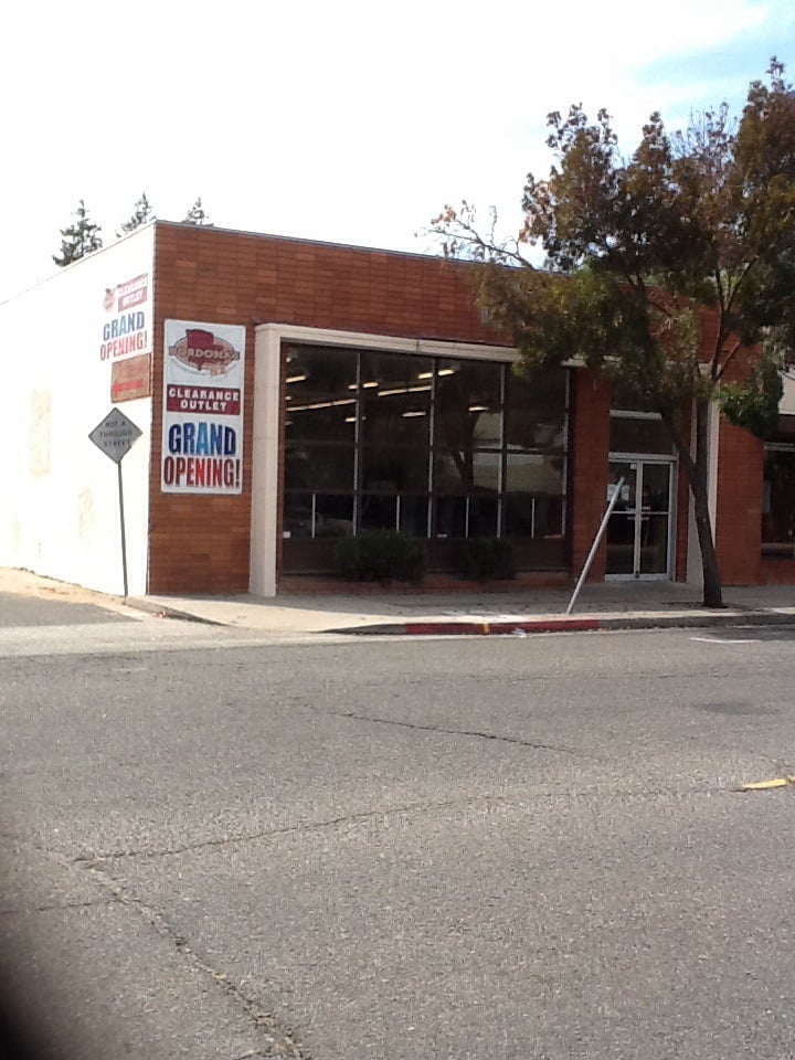 BORDONA’S DISCOUNT CENTER Updated October 2024 138 N 1st Ave