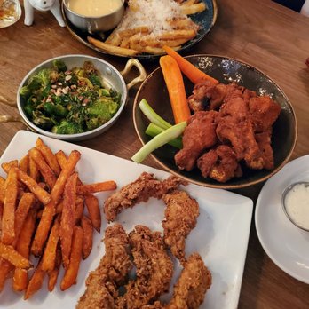 Eureka! - Chicken tenders, wings, sweet potato fries - American Near Me - Bakersfield, California Eureka! - Chicken tenders, wings, sweet potato fries - American Near Me - Bakersfield, California