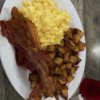 Southern Charm Cafe - Eggs country potatoes bacon - Breakfast & Brunch Near Me - Cape Canaveral, Florida