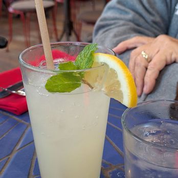 Robins Restaurant - Fresh lemonade - New American Near Me - Cambria, California