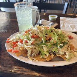 Chicken nachos and margarita Chicken nachos and margarita
