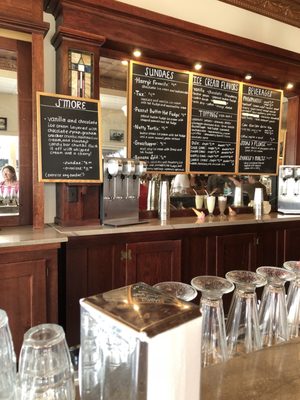 Clinton's Soda Fountain by null