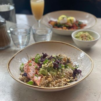 Caravan Fitzrovia - Grains and bowls - Seasoned rice, hot smoked salmon, miso mayo, mung beans, pickled ginger, furikake - British Near Me - London, XGL Caravan Fitzrovia - Grains and bowls - Seasoned rice, hot smoked salmon, miso mayo, mung beans, pickled ginger, furikake - British Near Me - London, XGL