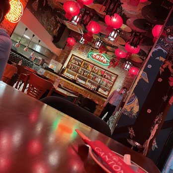 Canton - Bar and seating area - Peruvian Near Me - Copacabana, RJ Canton - Bar and seating area - Peruvian Near Me - Copacabana, RJ
