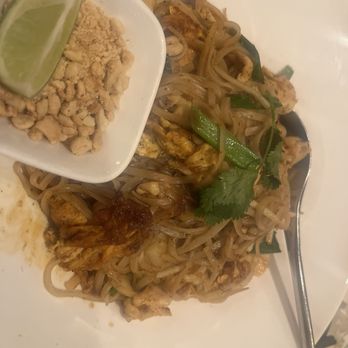 Red 8 - Chicken Pad Thai Noodles with Chicken - ---- - - - Dim Sum Near Me - Las Vegas, Nevada Red 8 - Chicken Pad Thai Noodles with Chicken - ---- - - - Dim Sum Near Me - Las Vegas, Nevada