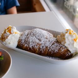 Divine Naples Coffee & Wine - Apricot marmalade croissant