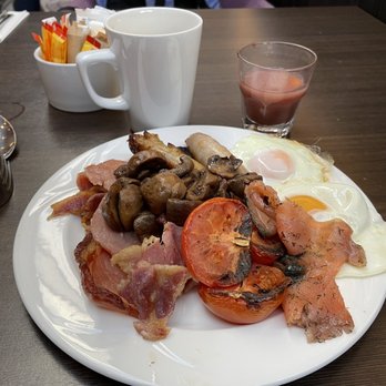 Crowne Plaza Restaurant - Breakfast buffet - Restaurants Near Me - Reading