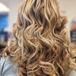 Andrea's Salon De Fleur