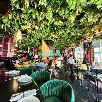 CVI.CHE 105 - Bar area - Seafood Near Me - Miami Beach, Florida CVI.CHE 105 - Bar area - Seafood Near Me - Miami Beach, Florida