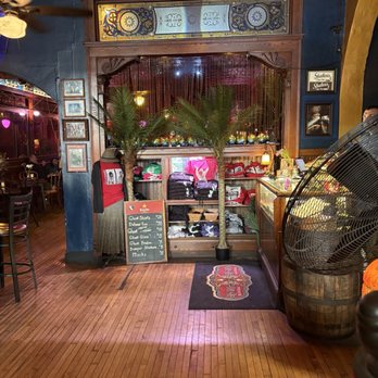 Shakers Cigar Bar - May 2025 - Cigar Bars Near Me - Milwaukee, Wisconsin