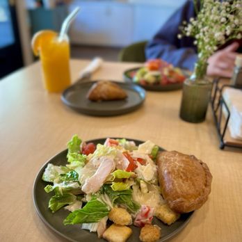 Art Lunch - Salad & Pie Combo with Caesar salad & beef pie - delicious! - Breakfast & Brunch Near Me - Pasadena, California Art Lunch - Salad & Pie Combo with Caesar salad & beef pie - delicious! - Breakfast & Brunch Near Me - Pasadena, California