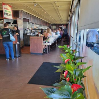 Liliha Bakery - Bakeries Near Me - Honolulu, Hawaii