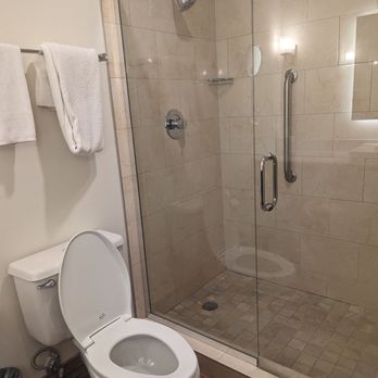 Crowne Plaza - Shower and toilet - Hotels Near Me - Springfield, Illinois