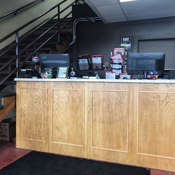 Wilson's Auto World - Front desk - Auto Repair Near Me - Minneapolis, Minnesota