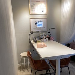 Lauras Lashes - Maniquí hands-on lash extensions course