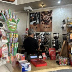 L'Anti caffè - Server and coffee machine