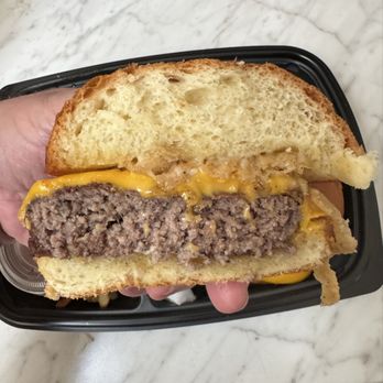 Cooper’s Hawk Winery & Restaurant - Classic Cheeseburger - New American Near Me - Centerville, Ohio