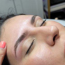 Grace and Glo Esthetics Studio - Brow wax