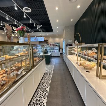 Tous Les Jours - Self serve area - Bakeries Near Me - Wayne, Pennsylvania
