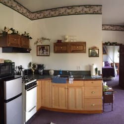 Diamond M Ranch Resort - Cute lil kitchen has everything you need. There's also a grill on the side of the house for some tasty BBQ.