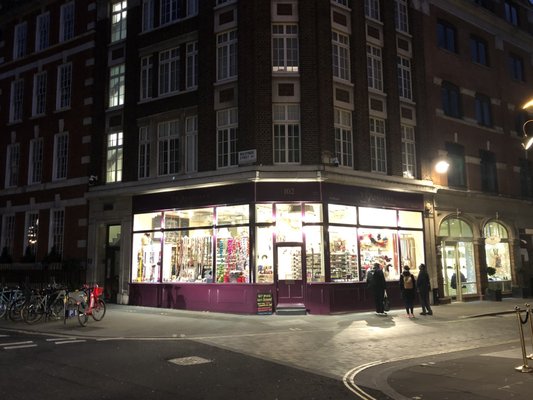 V V Rouleaux by null