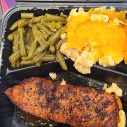 Finger Licking Soul Food - Blackened salmon, Mac n cheese, green beans