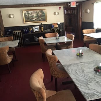 Highline Lodge - Breakfast Area at Highline Lodge - Ski Resorts Near Me - Killington, Vermont