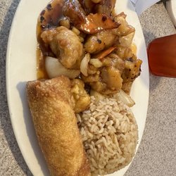 New China Restaurant - General Tso's Chicken combo
