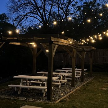Peyton's Pie Company - Outdoor seating - Pizza Near Me - Flowery Branch, Georgia