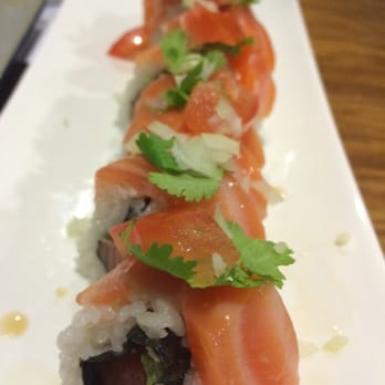 Midori Sushi and Grill - Salmon Lover Roll!!!  OMG..... - Sushi Bars Near Me - Tehachapi, California