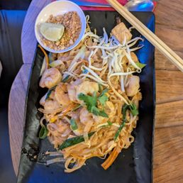 Shrimp pad Thai