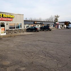 Hungry Howie's Pizza - Easy parking on site