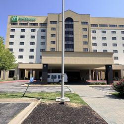 Holiday Inn Springdale/Fayetteville Area - Outside - front entrance