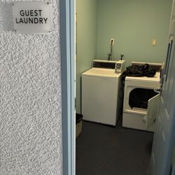 Wave hotel - Laundry room