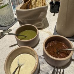 Beluga - Fried tortillas with 3 sauces