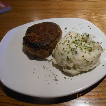Outback Steakhouse - Filet perfect medium rare and garlic mash taters - Steakhouses Near Me - Cape Coral, Florida Outback Steakhouse - Filet perfect medium rare and garlic mash taters - Steakhouses Near Me - Cape Coral, Florida