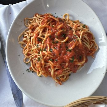 Trattoria dal Billy - Pasta with garlic, chili pepper, and olive oil - Italian Near Me - Manarola, SP