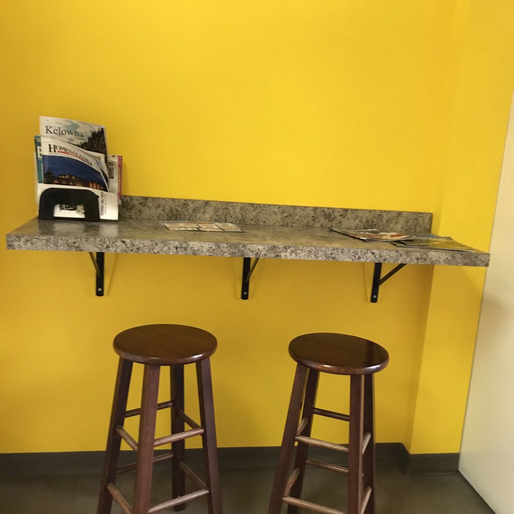 K-Town Pizzeria - Island seating - Pizza Near Me - Kelowna, British Columbia K-Town Pizzeria - Island seating - Pizza Near Me - Kelowna, British Columbia