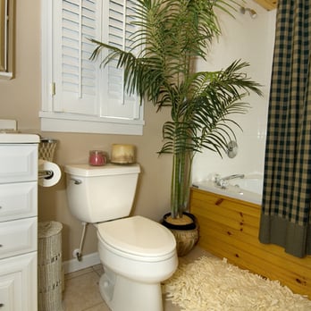 West Oak Bed & Breakfast - Room 4 Bathroom - Bed & Breakfast Near Me - Bryson City, North Carolina West Oak Bed & Breakfast - Room 4 Bathroom - Bed & Breakfast Near Me - Bryson City, North Carolina
