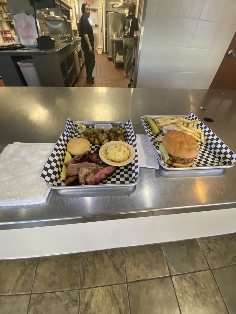 Smith And Betts Barbecue Logo