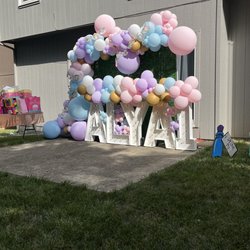 Jubilee Balloon - Balloon arches and boxwood backdrop (letters not included)