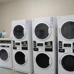 Willis Hillside RV Resort - Laundry Area