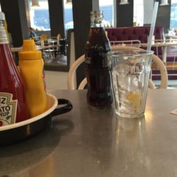 Byron - Pretty chill place, good music, fast service