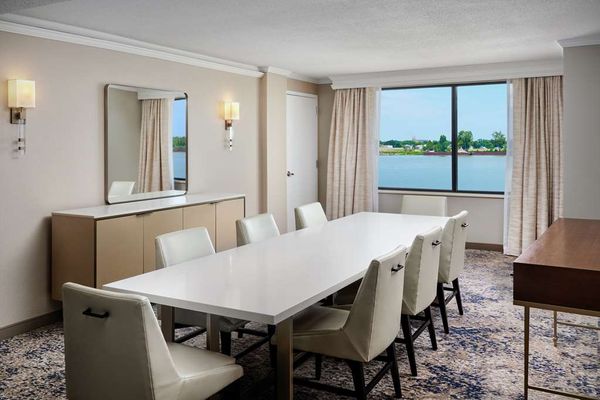 Hilton New Orleans Riverside by null