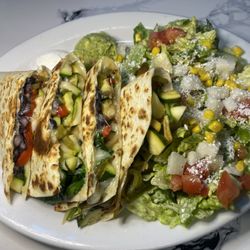 Onda Cocina - VEGGIE QUESADILLA W? SIDE SALAD