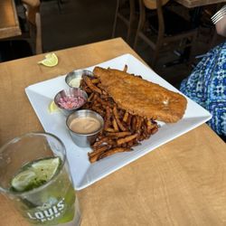 Louis' Pub - Fish and chip
