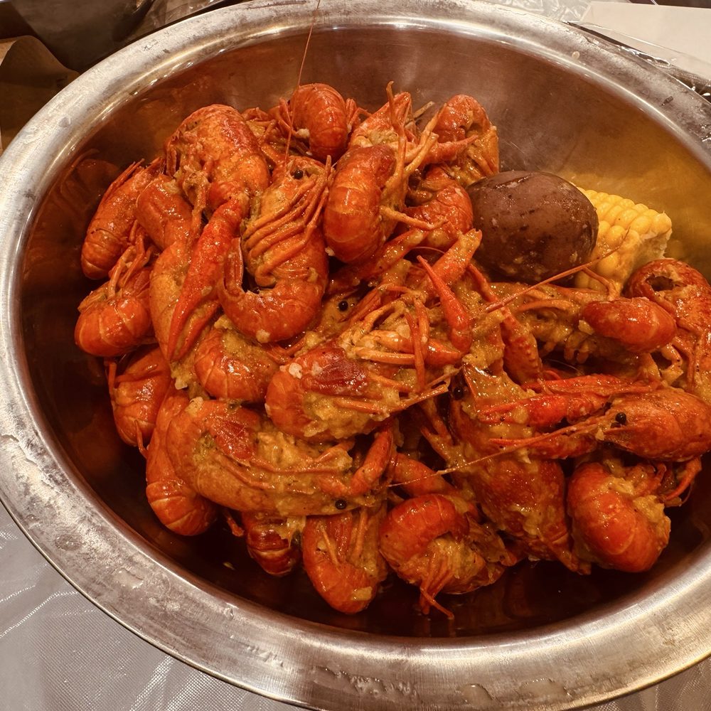 Crawfish boil con elite y papas